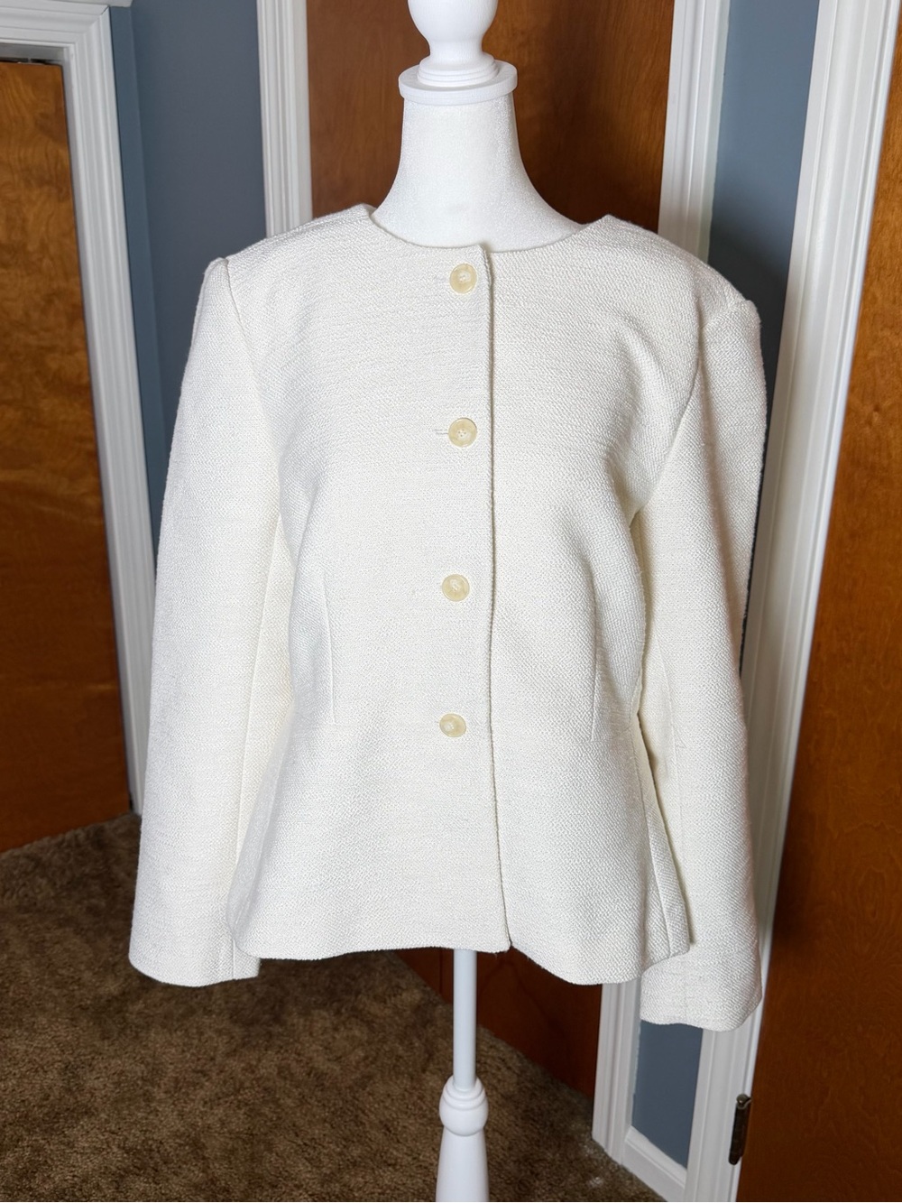 Ann Taylor Cream Textured Button Front Blazer. Women’s size 12.